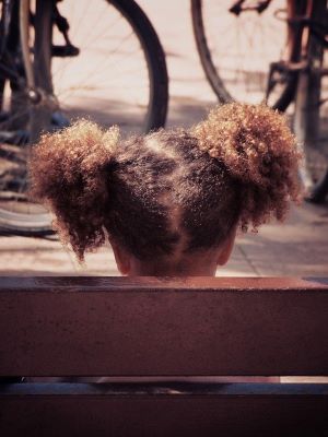 afro hair girl-2142485_640